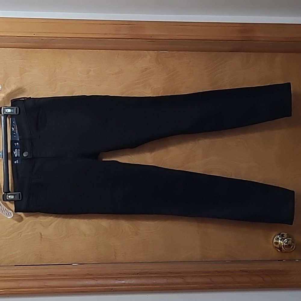 NWT Hollister Mid Rise Suoer Skinny Jeans